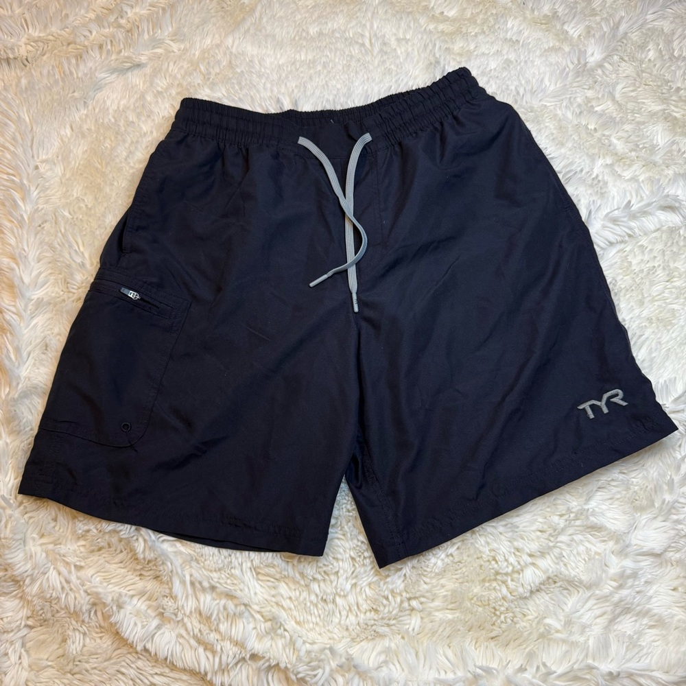 TYR men’s small black hybrid Shorts compression mesh lined 8” inseam